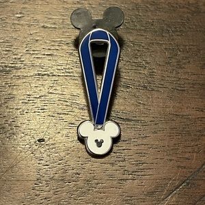 Disney Pin 75170 WDW 2010 Hidden Mickey Series  Lanyard Blue White Mickey